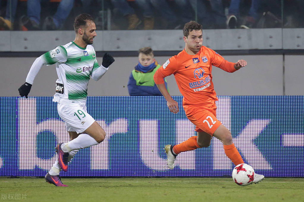 包含昂热在周日的比赛中获得一场胜利的词条