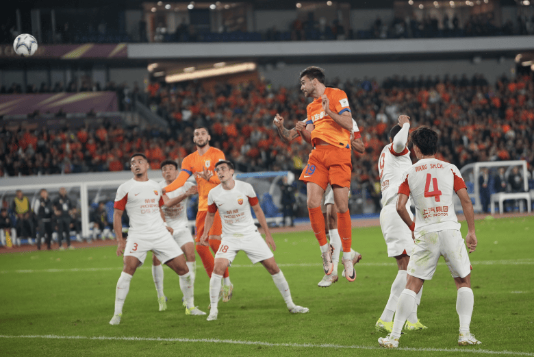 足球比赛中的多粒进球激发球迷的热情的简单介绍 足球比赛中的多粒进球激发球迷的热情的简单介绍