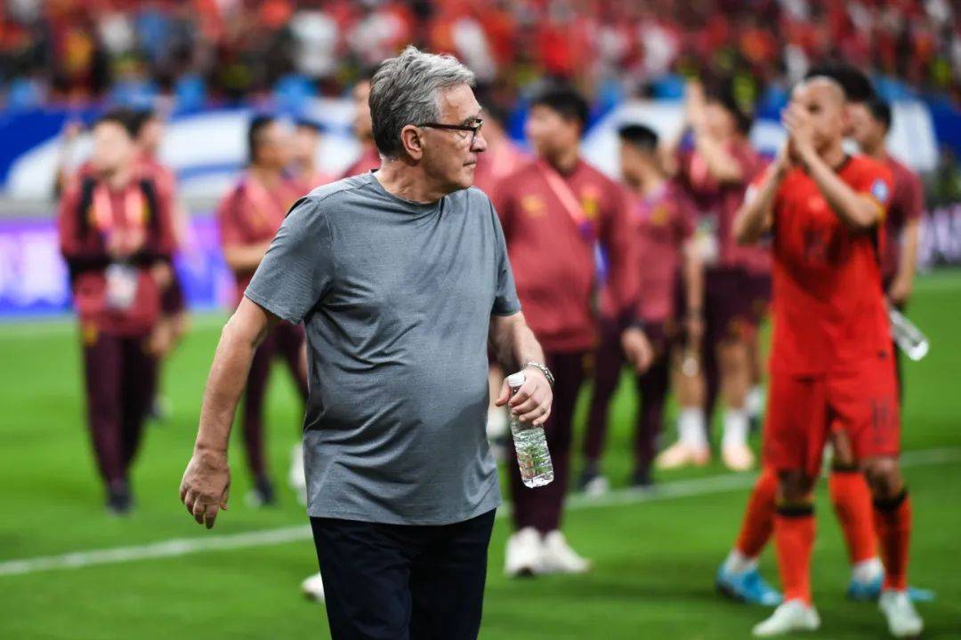 摩纳哥主帅下课,球队状态出现波动 摩纳哥主帅下课,球队状态出现波动