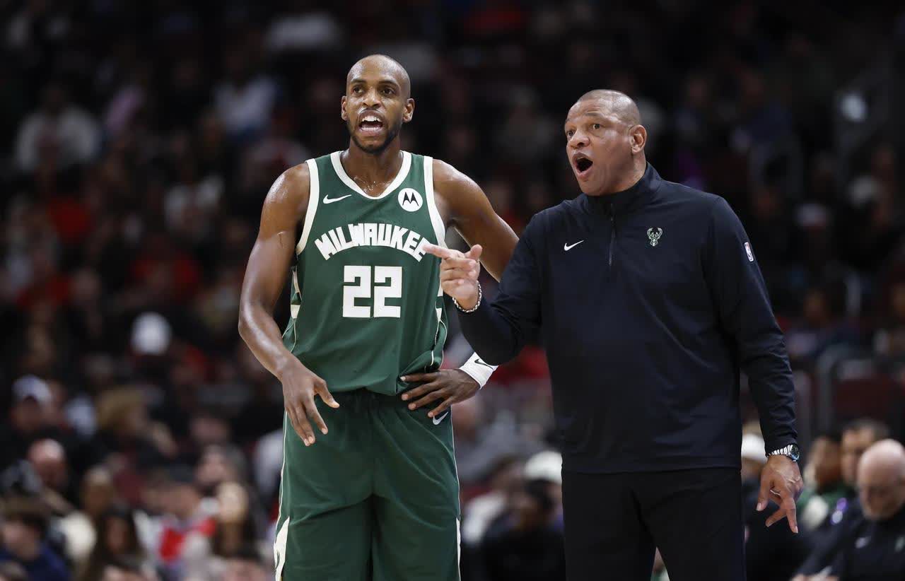 雄鹿队年轻后卫米德尔顿逐渐成长为球队核心 雄鹿队年轻后卫米德尔顿逐渐成长为球队核心