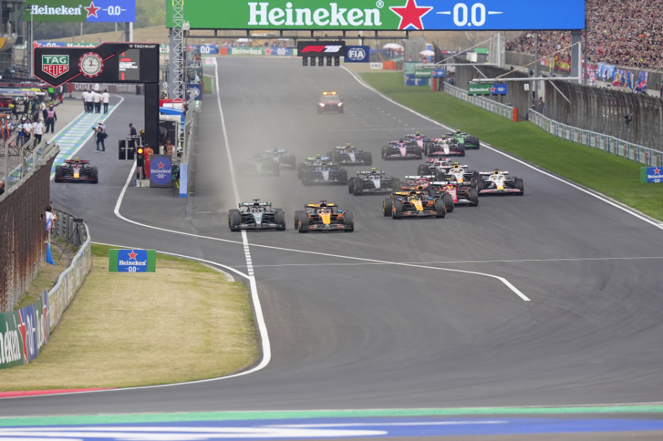 雷诺车队翻盘迈凯伦，皮亚斯特里点燃赛场